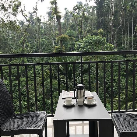 Highland Bristo Hotel Kalpetta Esterno foto