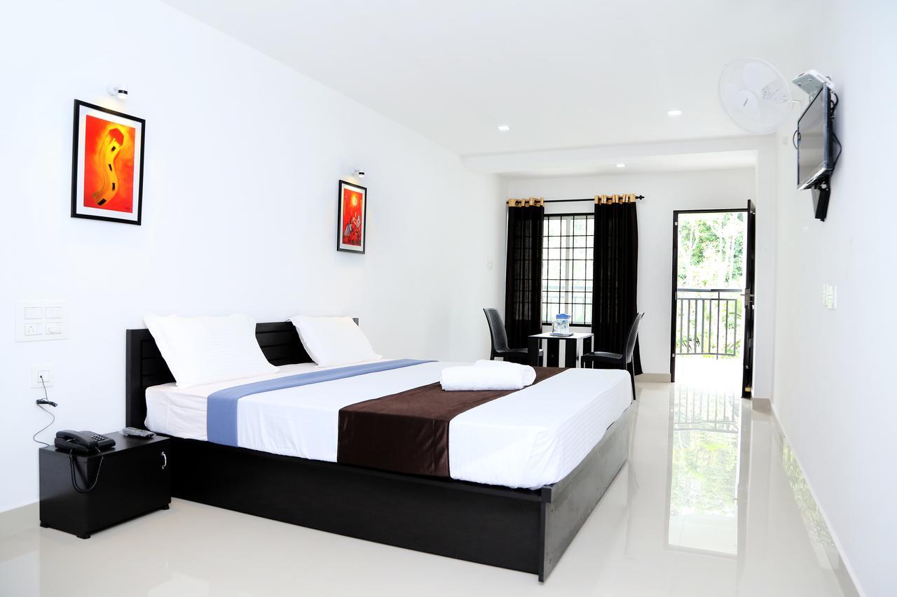 Highland Bristo Hotel Kalpetta Esterno foto