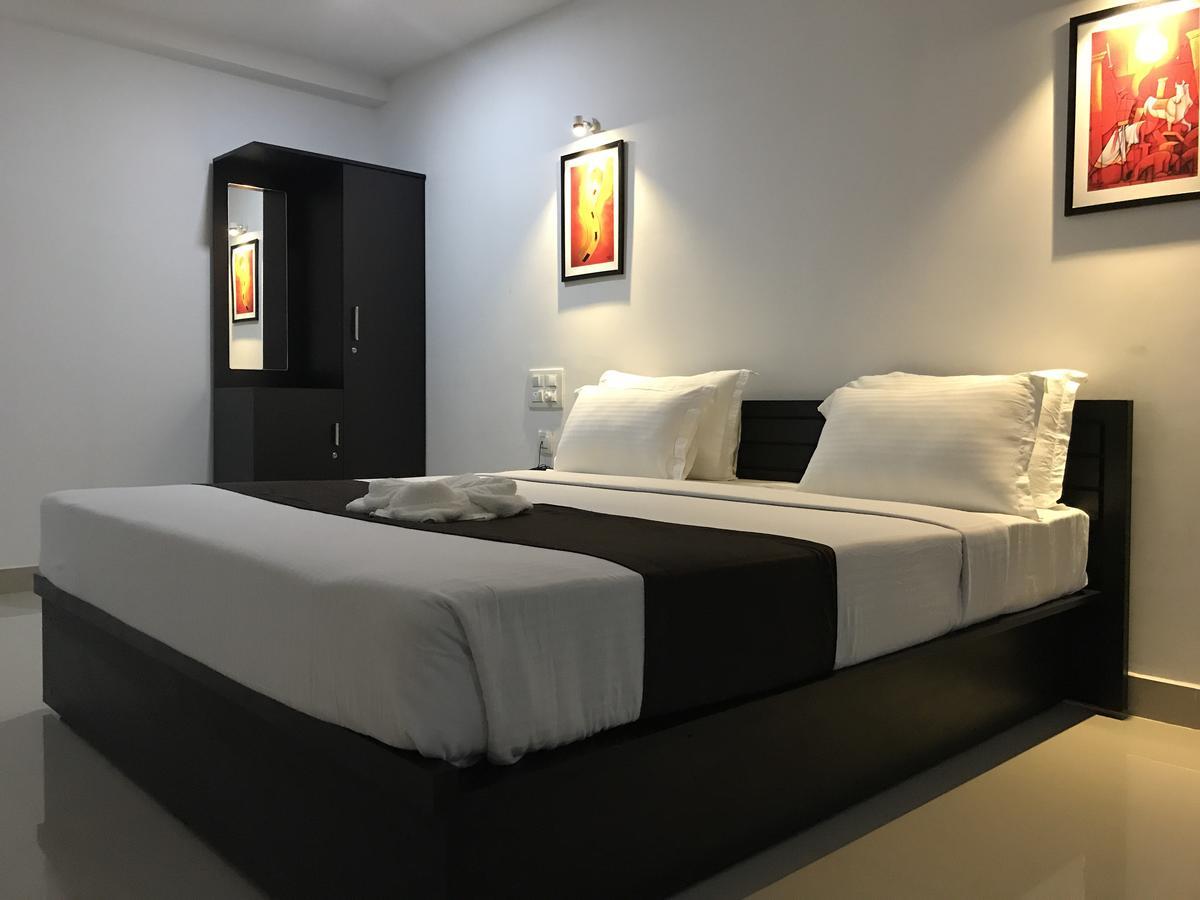 Highland Bristo Hotel Kalpetta Esterno foto